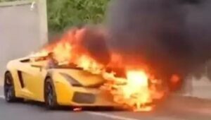 Lamborghini Gallardo set on fire over money dispute