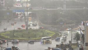 Intense rains, strong winds hit Hyderabad