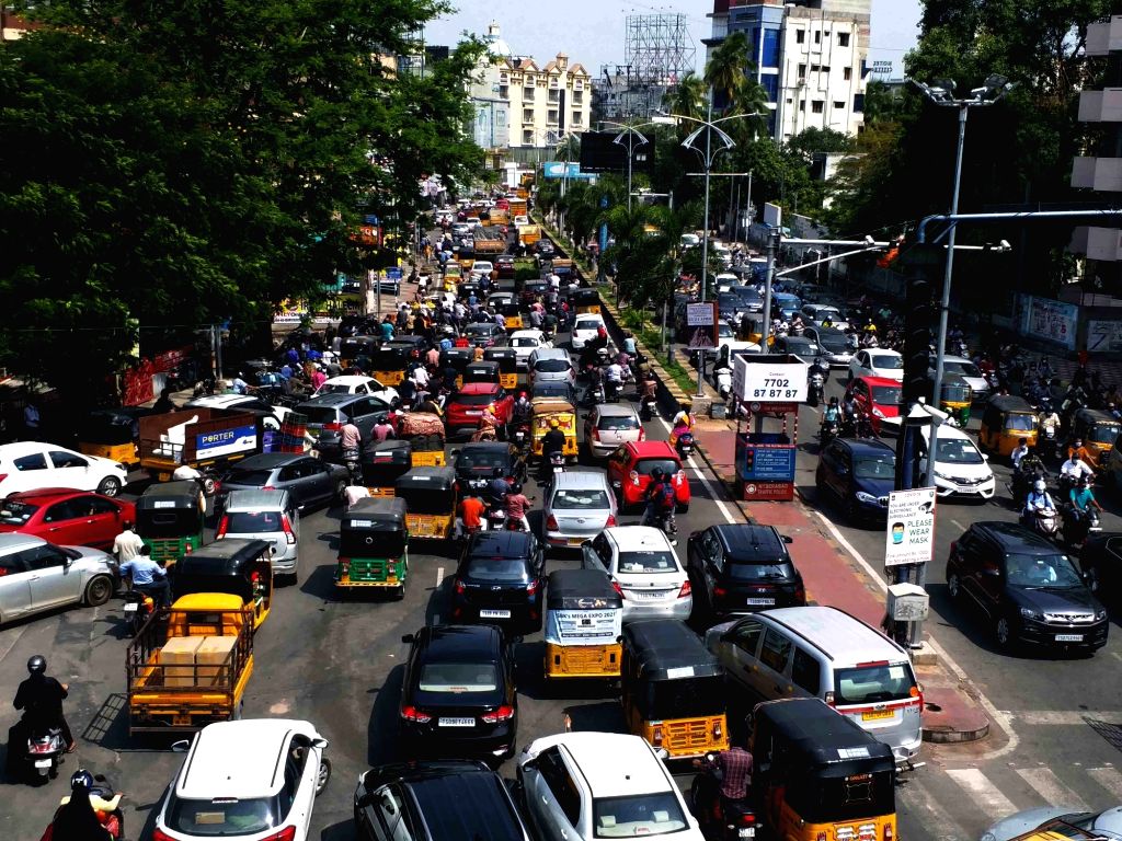 Hyderabad Heavy Traffic Is Seen On Road Of 1204375