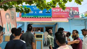 Congress corporators caught bribing voters in Kukatpally