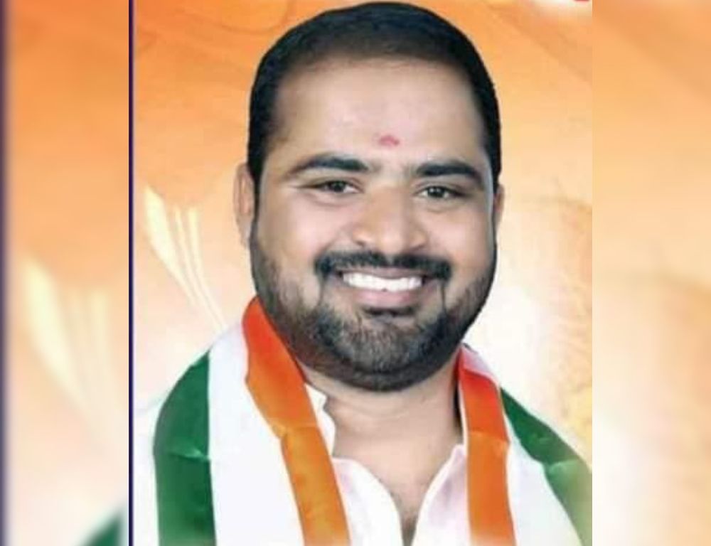 Srikanth Singireddy attacked by congress members
