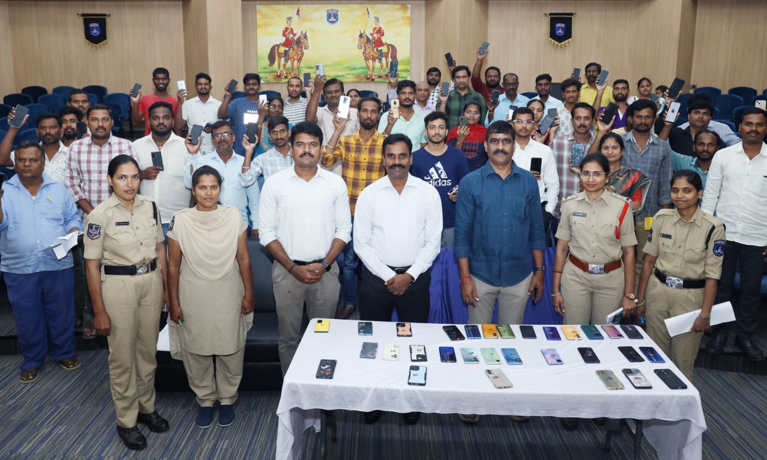 Cyberabad Police Recover Mobiles