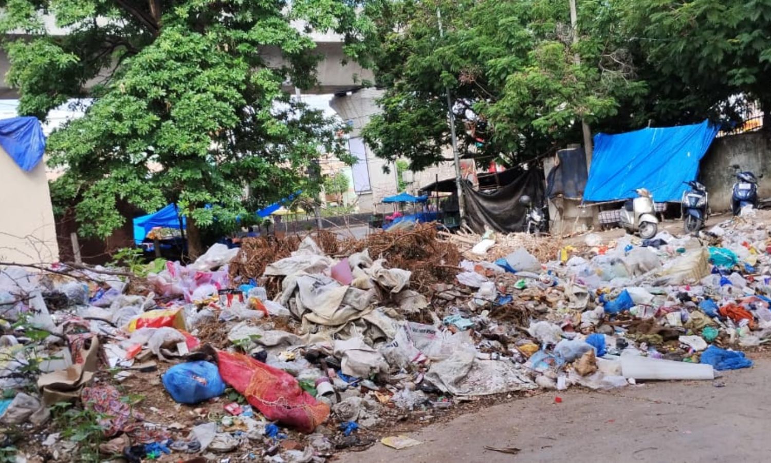 Erragadda Rythu Bazaar Trash Issue