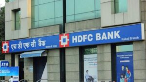 HDFC Bank account mapping delays cause frustration; Customer calls service as fourth-grade