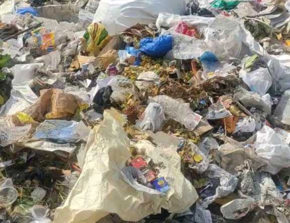 Rythu Bazaar Waste Plagues Mehdipatnam Bus Bay
