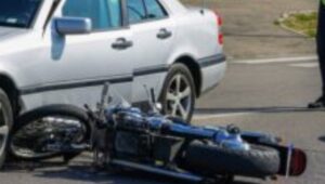 Teen’s SUV crash injures two at Manikonda, bikes damaged