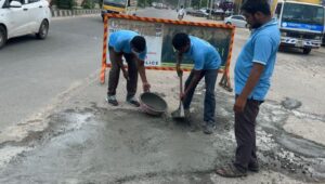 Miyapur Traffic Police take the lead, patch up potholes