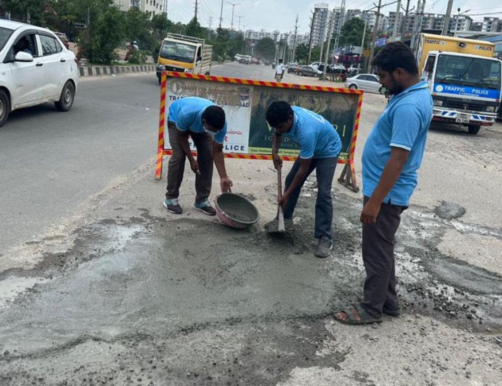 Miyapur Road Patches police patchup potholes